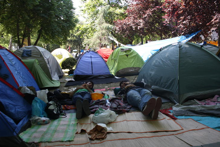 Taksim'in göbeğinde, olaylardan uzak... - Resim: 4