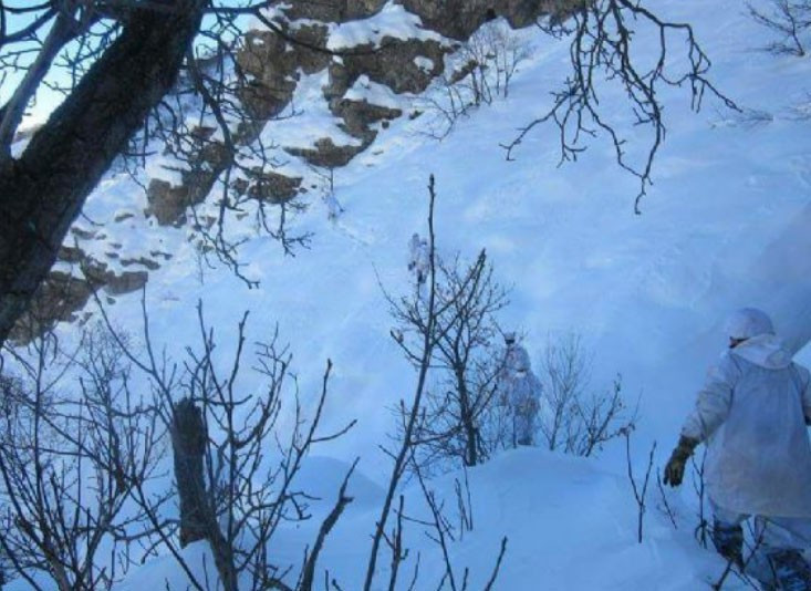 Her taşın altına bakıyorlar -20 derecede operasyon - Resim: 1