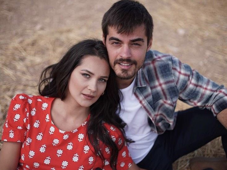 TRT Gönül Dağı dizisindeki Gülsim Ali İlhan 22 yaş büyük sevgilisi ünlü çıktı - Resim: 1
