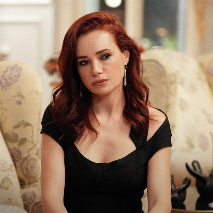 Eşini aniden kaybetmişti! Özgü Namal yeni sevgilisiyle yakalandı