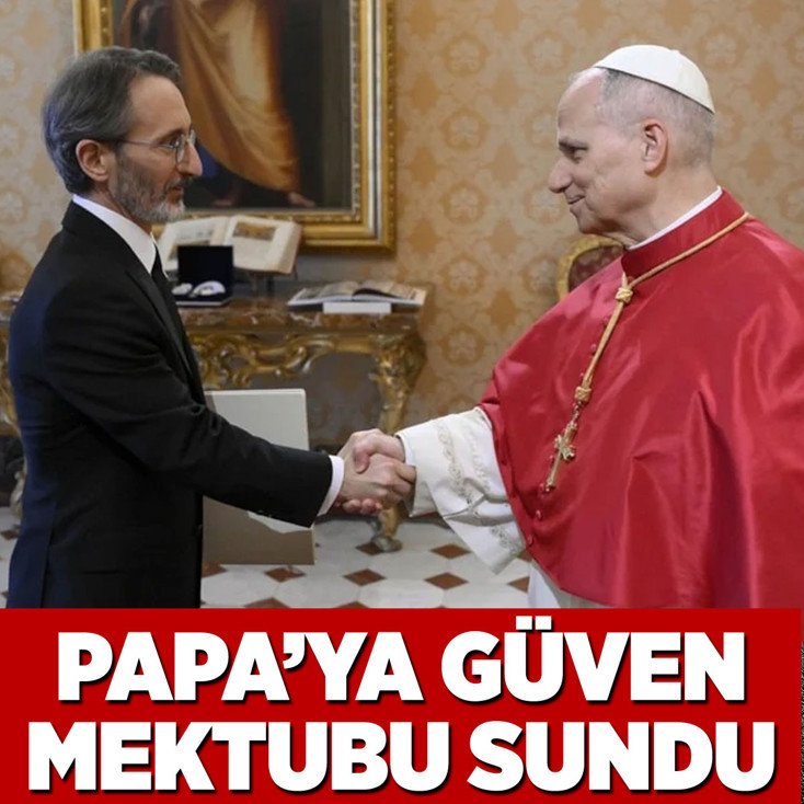 Vatikan Büyükelçisi Fahrettin Altun, güven mektubunu Papa'ya sundu