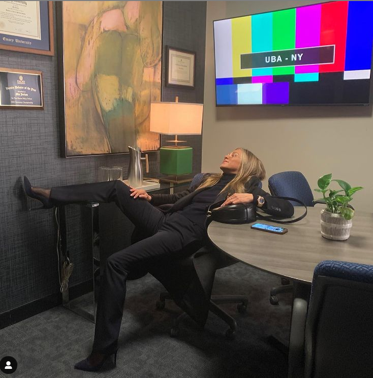 'Friends'in yıldızı Jennifer Aniston The Morning Show çekimlerinde yorgunluktan yığıldı! - Resim: 3