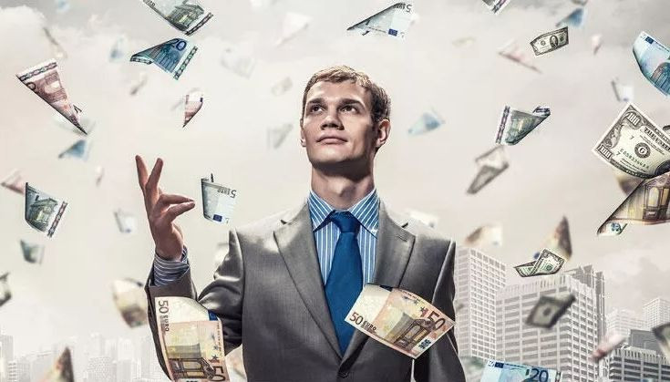 Sadece oturarak veya yatarak para kazanıyor! İşte kolay yoldan para kazandıran meslekler - Resim: 1