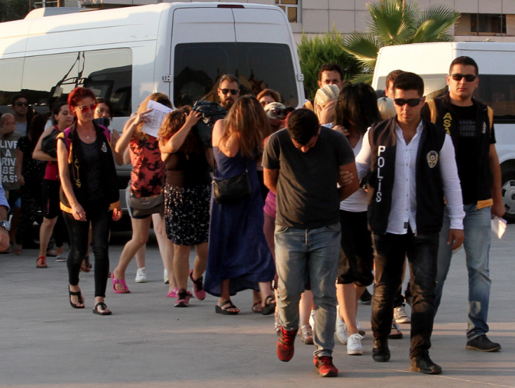 Masaj salonlarına 'Kankanı al da gel' baskını - Resim: 2