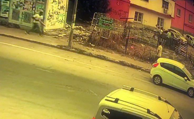 En yakın arkadaşı kız arakadaşıyla evlendi! Pompalı tüfekle dehşet saçı - Resim: 1