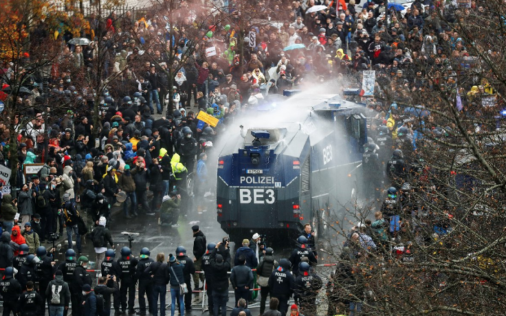 Berlin'de protesto! Koronavirüs yasakları Almanları sokağa döktü - Resim: 3