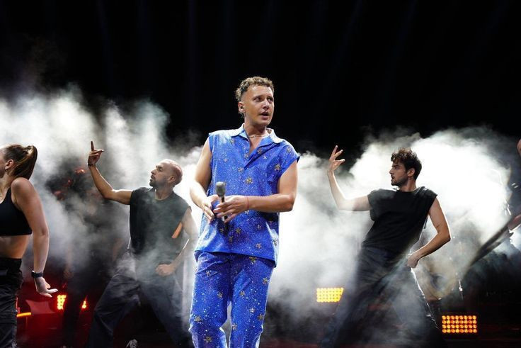 Şarkıcı Edis konserde hastalığını açıkladı! Zor anları herkesi üzdü... - Resim: 2