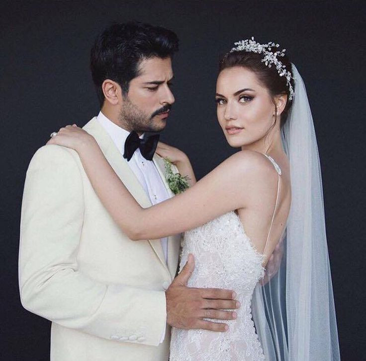 Fahriye Evcen Burak Özçivit'e aşkını böyle haykırdı 3. yıla özel paylaşım - Resim: 1