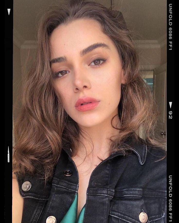 Sevişme sahnesi olay olmuştu yeni açıklama geldi göğüs dekolteli pozları olay! - Resim: 2