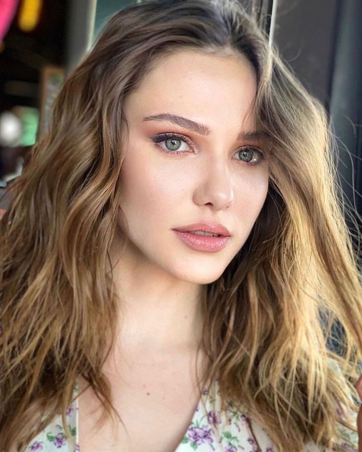 Bir Peri Masalı'nın Melis'i Alina Boz'un gala şıklığı! Göğüs dekolteli pozlarıyla mest etti - Resim: 1