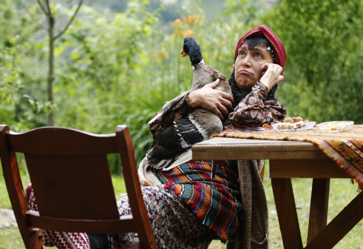50'ye merdiven dayayan oyuncu Asuman Dabak'ın olay bikinili pozları - Resim: 1