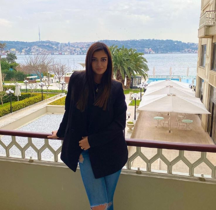 Taciz mesajları atan sapık cinsel organını çekip gönderdi! Şarkıcı Ecem Koyunlu suç duyurusunda bulundu - Resim: 1