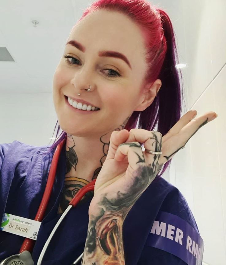 Koronavirüsle mücadele eden en aykırı doktor görünüşü şaşırtıyor! - Resim: 4