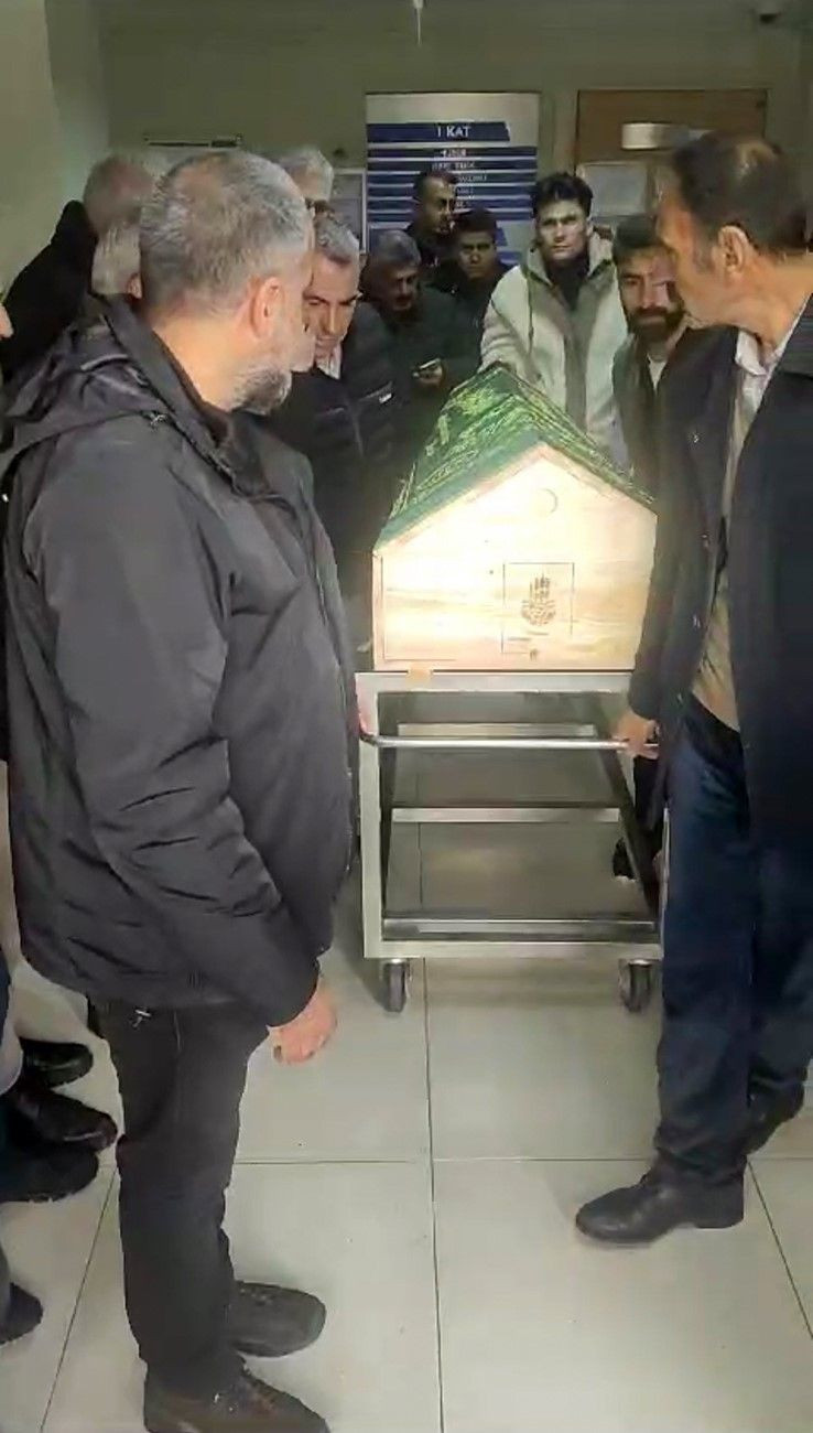 Sarıyer'de gönül ilişkisi yaşadığı kadını iki gencin masasında görünce çılgına döndü gazinoda dehşet saçtı - Resim: 2