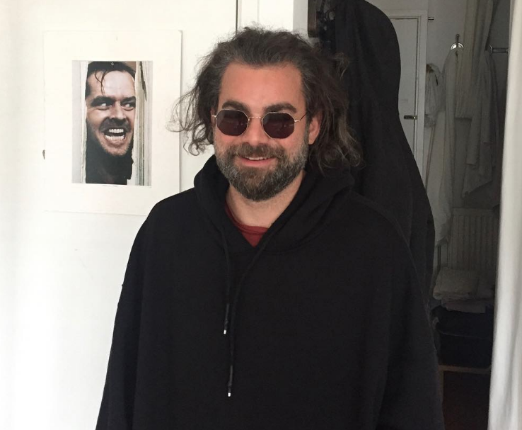 Murat Eken koltuk değnekleriyle yürüyor Çok Güzel Hareketler'deki halinden eser yok - Resim: 4