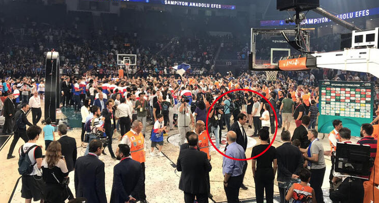Anadolu Efes Fenerbahçe Beko maçında Ergin Ataman'ın olay görüntüsü - Resim: 4