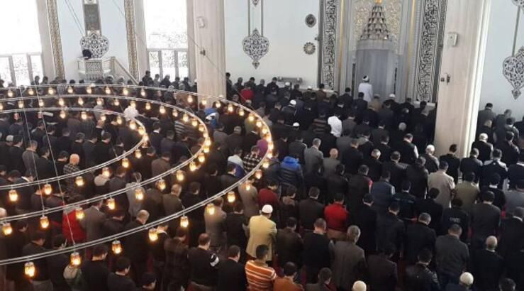 Cuma namazı nasıl kılınır Diyanet cuma namazı kaç rekat duaları - Resim: 1