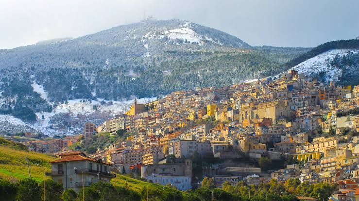 Bu köyde evler bedava! Üstelik yerleşene bin Euro da yardım var - Resim: 1