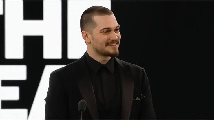 Oyuncu Çağatay Ulusoy'un kamuflajlı fotoğrafı bomba! Bot bağlayan Ulusoy'a beğeni yağdı - Resim: 4