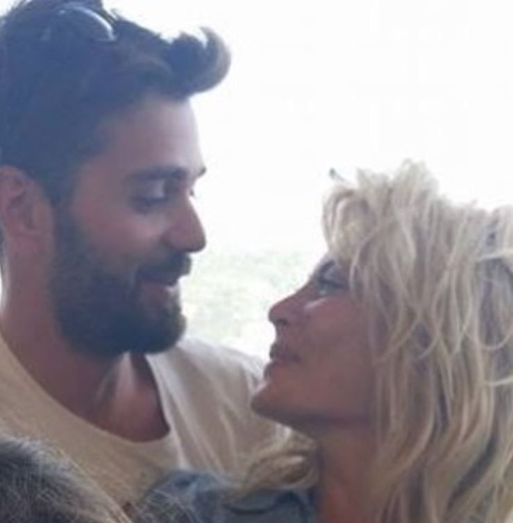 İkiz bebeklere hamile Seray Sever'den karnı burnunda pozlar... Beğeni ve yorum yağdı! - Resim: 1