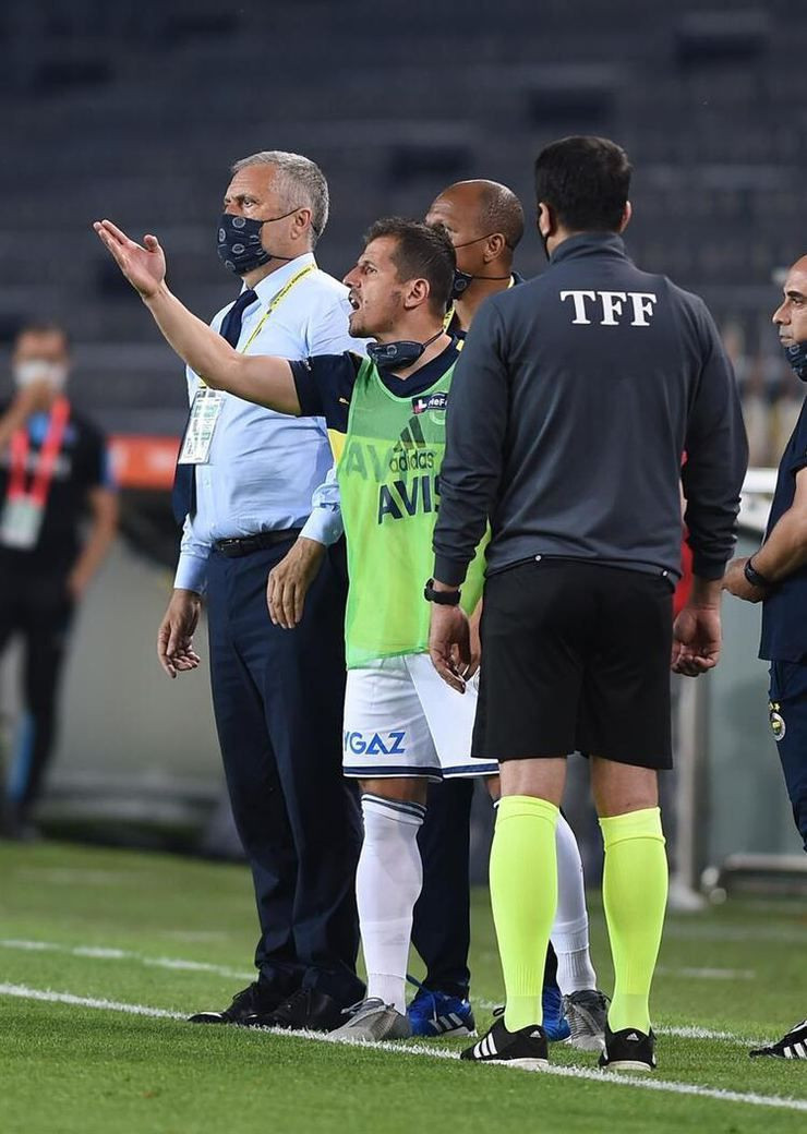 Deniz Türüç'ü oyundan kim aldı? Emre Belözoğlu ilk kez konuştu - Resim: 2