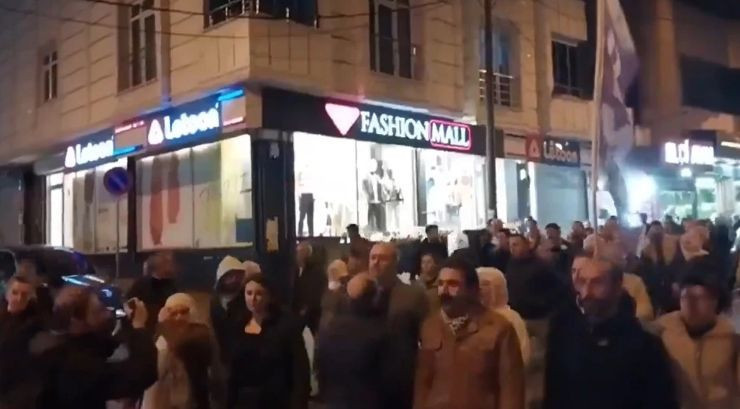 Esenyurt'ta terör örgütü yandaşlarının yürüyüşüne polis müdahalesi - Resim: 3