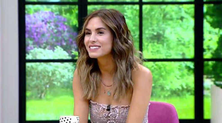 FOX dizisinin yıldızı Ayşegül Çınar'ın suratına sevgilisi içki fırlattı - Resim: 4