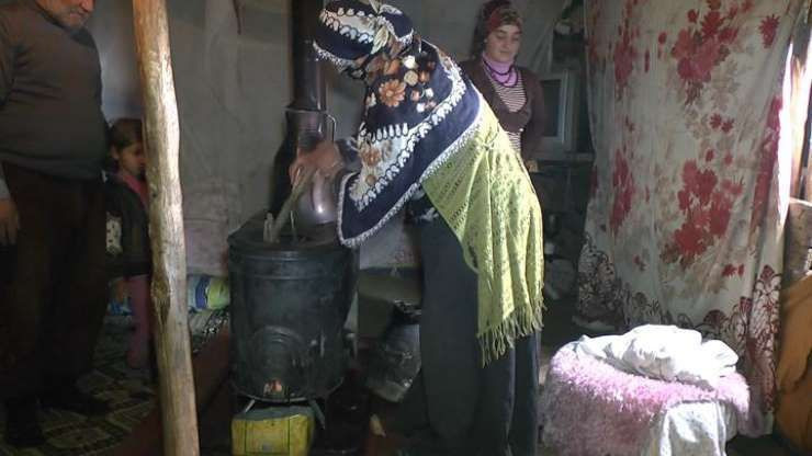 21 yıldır gelin geldiği çadırda yaşıyor! 15 çocuğunun altısı.. - Resim: 3