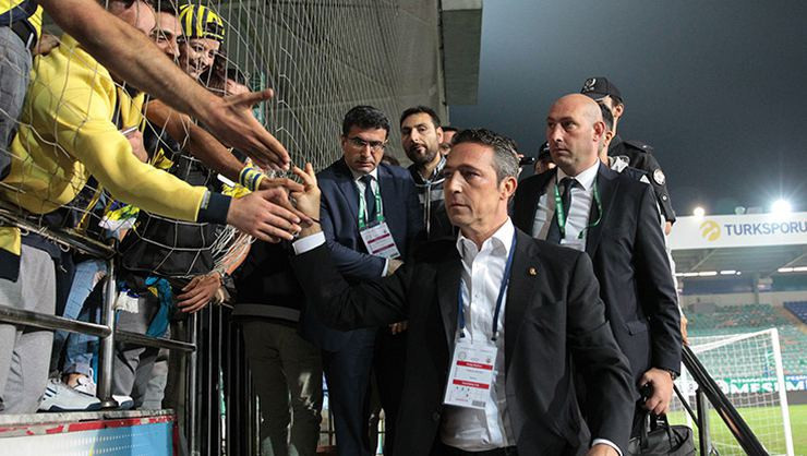 Ali Koç'tan olay sözler: Taraftardan özür diledi! - Resim: 1