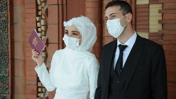 Koronavirüs mutluluklarına engel olamadı - Resim: 4