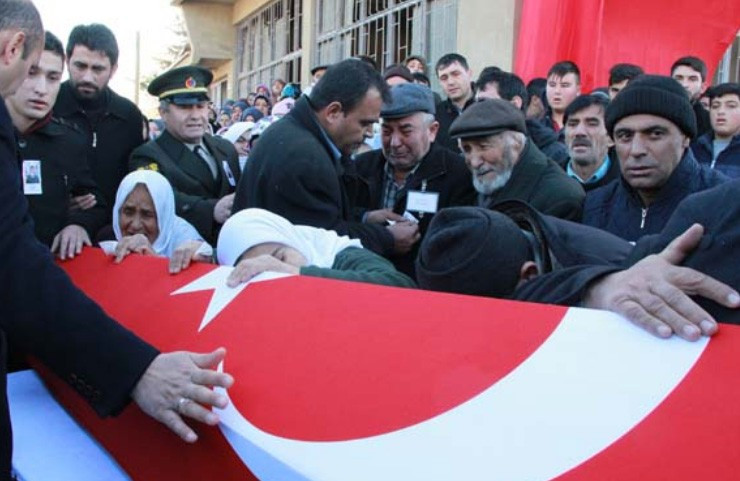 Gözyaşları ağabeyinin tabutuna damladı yürek yakan görüntü - Resim: 2