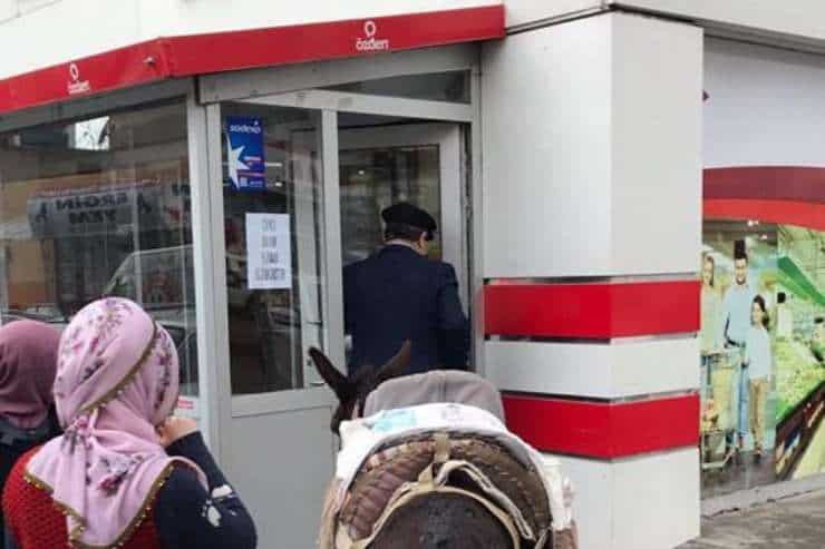 Eşekli protestoya valilikten ceza - Resim: 3