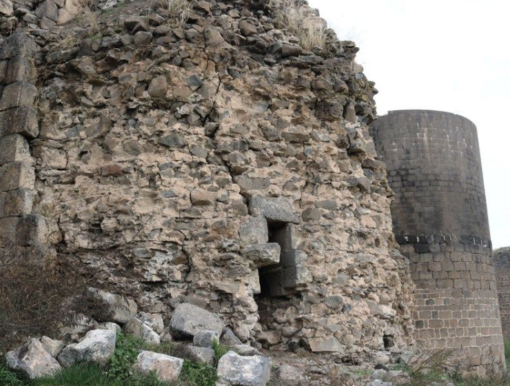 5 bin yıllık tarihi Diyarbakır surları hırsızların hedefi oldu! Çalıp satıyorlar - Resim: 2