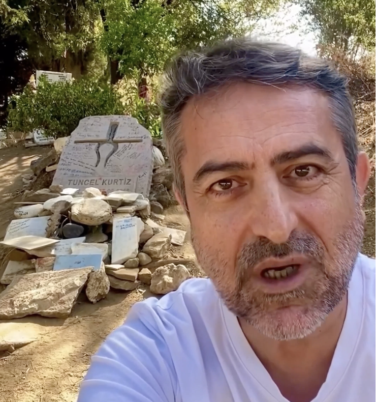 Ünlü oyuncu isyan etti! Tuncel Kurtiz'in kabrinin geldiği hali görünce... - Resim: 4