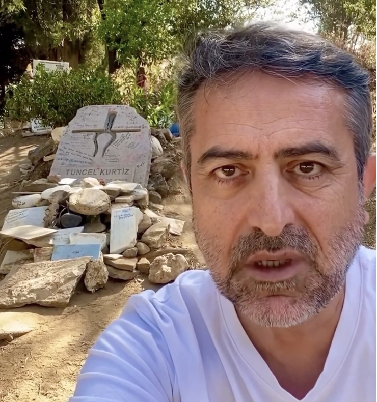 Ünlü oyuncu isyan etti! Tuncel Kurtiz'in kabrinin geldiği hali görünce... - Resim: 2