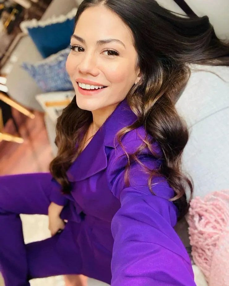 Demet Özdemir bornozlu paylaşıyla olay Doğduğun Ev Kaderindir oyuncusu - Resim: 4