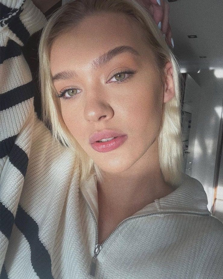 Melisa Döngel'in bu halini unutun sapsarı saçlarını boyattı yeni imajına yorum yağdı! - Resim: 1