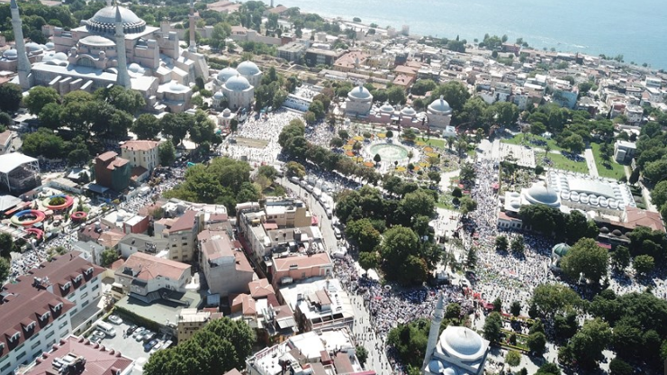 Ayasofya'da ilk namaz! Yer kalmayınca bakın nerede namaz kıldılar - Resim: 4