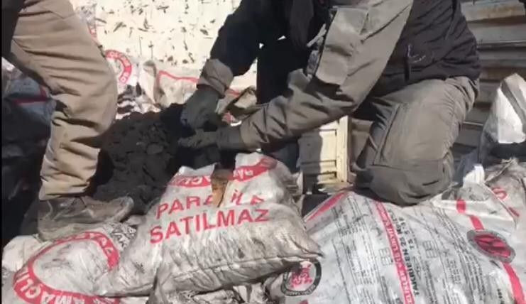 Yardım kömürünün içinden çıkanlar herkesi şok etti - Resim: 1