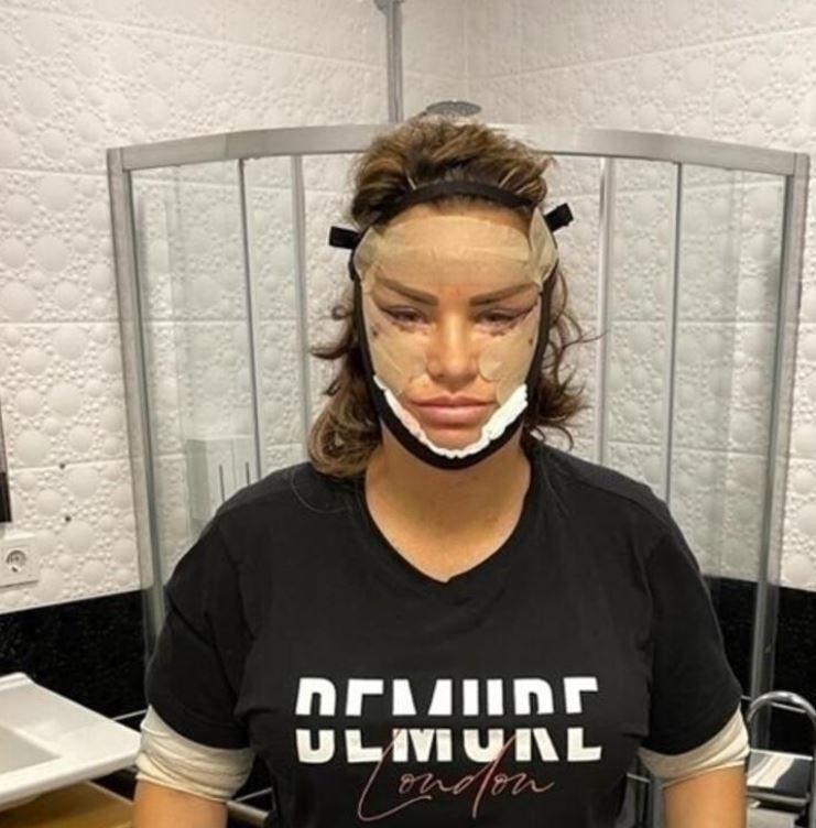 Estetiğe doymayan Katie Price Türkiye'de yine ameliyat oldu! Kocası yalvardı... - Resim: 1