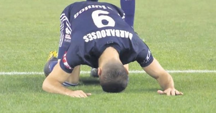 Kostas Barbarouses'ten cami katliamına secdeli tepki - Resim: 2