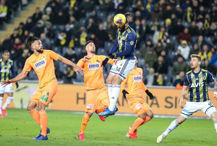 Fenerbahçelileri çıldırtan pozisyona penaltı değil diyen tek isim - Resim: 1