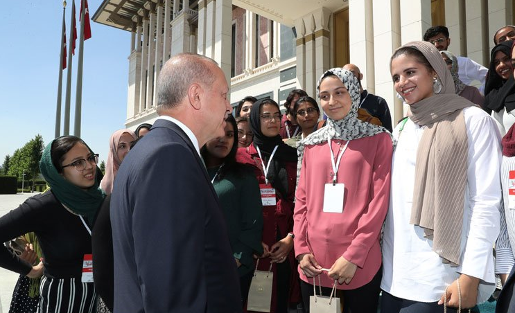 Cumhurbaşkanı Erdoğan'dan Amerikalı öğrencilerle renki görüntüler - Resim: 4