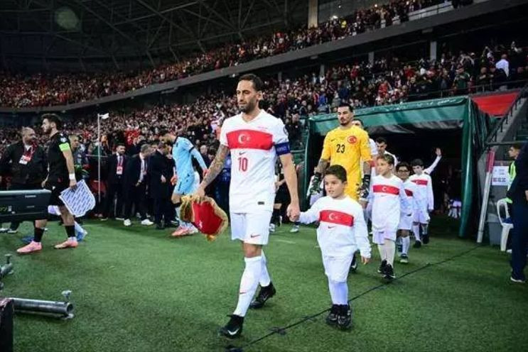 Türkiye - Gürcistan maçında anlamlı gece! Görsel şölen - Resim: 1