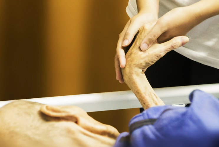 Uzmanlar yaşlılara yardım etmenin zararlı olduğunu açıkladı - Resim: 1