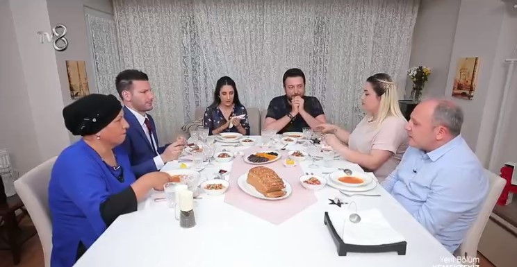 Yemekteyiz yeni yarışmacıları Ebru kimdir Tansu ve Meleha nereli? - Resim: 1