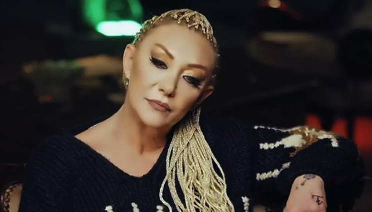 Şarkıcı Güllü roman havası oynarken düşüp ölmüş! Şoke eden olayı en yakını anlattı - Resim: 1