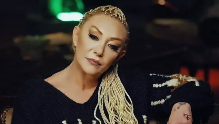 Güllü'nün kızı Tuğyan Ülkem Gülter ilk kez o mesajların perde arkasını anlattı: Ben anneme... - Resim: 4