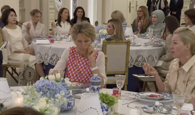 Görüntüler ilk kez yayınlandı! Lider eşleri Ajda Pekkan'ı dinledi... - Resim: 3