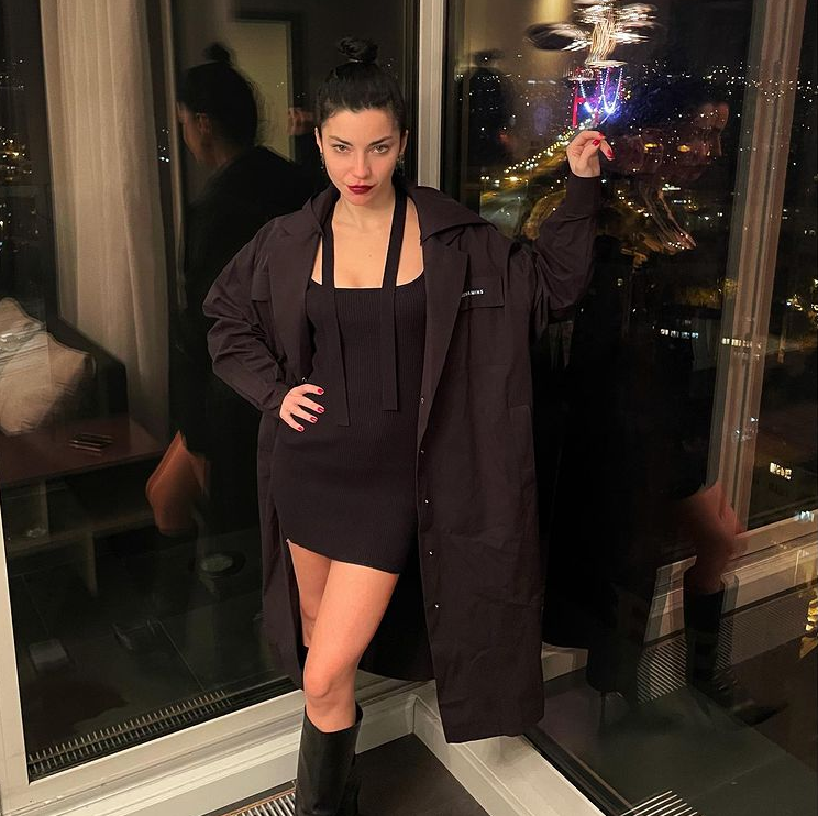 Merve Boluğur, gizemli aşkıyla sarmaş dolaş poz verdi! - Resim: 1